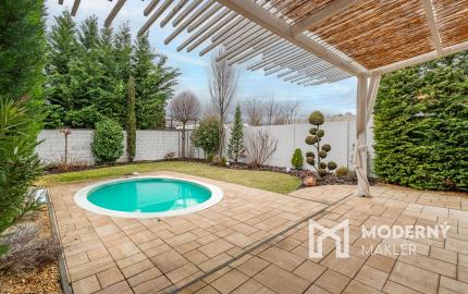 Na predaj štýlová 3-izbová časť dvojdomu v pokojnej časti obce Rovinka