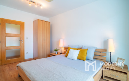 Na predaj nadštandardný 4-izbový byt s garážovým parkovacím státím v Starom Meste