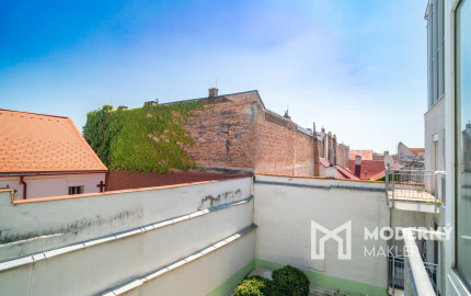 Na predaj nadštandardný 4-izbový byt s garážovým parkovacím státím v Starom Meste