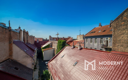 Na predaj nadštandardný 4-izbový byt s garážovým parkovacím státím v Starom Meste