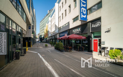 Na predaj nadštandardný 4-izbový byt s garážovým parkovacím státím v Starom Meste