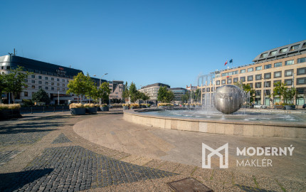 Na predaj nadštandardný 4-izbový byt s garážovým parkovacím státím v Starom Meste