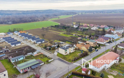 Na predaj investičný pozemok vhodný na výstavbu niekoľkých rodinných domov v obci Dolné Zelenice