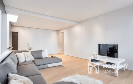 Na predaj priestranný 6-izbový rodinný dom v obci Hrnčiarovce nad Parnou