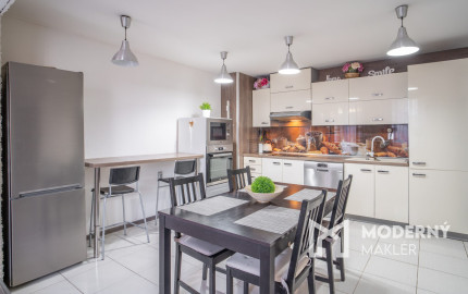 Na predaj priestranný 6-izbový rodinný dom v obci Hrnčiarovce nad Parnou