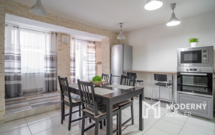 Na predaj priestranný 6-izbový rodinný dom v obci Hrnčiarovce nad Parnou