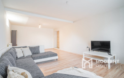 Na predaj priestranný 6-izbový rodinný dom v obci Hrnčiarovce nad Parnou