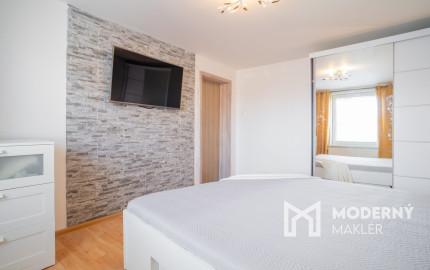 Na predaj priestranný 6-izbový rodinný dom v obci Hrnčiarovce nad Parnou