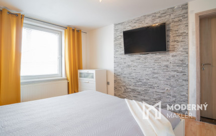 Na predaj priestranný 6-izbový rodinný dom v obci Hrnčiarovce nad Parnou