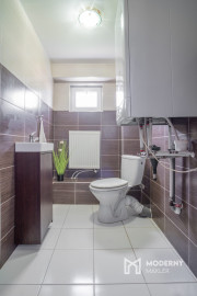 Na predaj priestranný 6-izbový rodinný dom v obci Hrnčiarovce nad Parnou