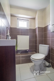 Na predaj priestranný 6-izbový rodinný dom v obci Hrnčiarovce nad Parnou