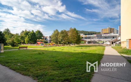 Na prenájom zrekonštruovaný 1-izbový byt s veľkorysou loggiou v tichej časti Dúbravky