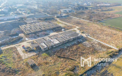 Na predaj veľkorysý pozemok s poľnohospodárskou budovou v obci Vydrany vhodný aj pre developerov