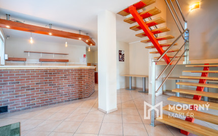 Na predaj rozsiahly investičný pozemok s polyfunkčným domom