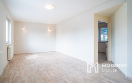 Na predaj rozsiahly investičný pozemok s polyfunkčným domom