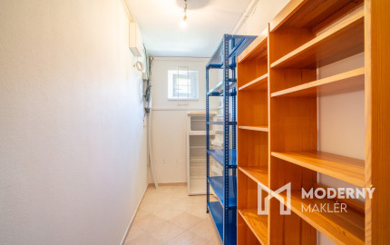 Na predaj rozsiahly investičný pozemok s polyfunkčným domom