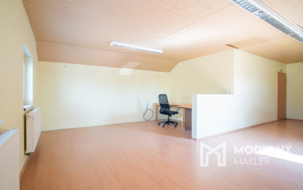 Na predaj rozsiahly investičný pozemok s polyfunkčným domom