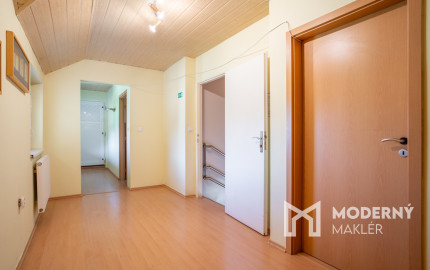 Na predaj rozsiahly investičný pozemok s polyfunkčným domom