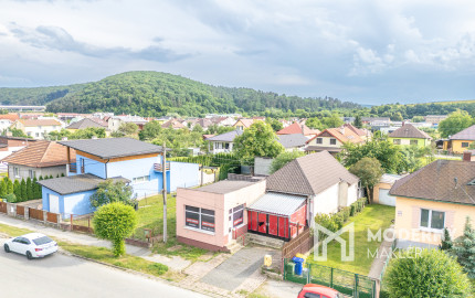 Na predaj rozľahlý pozemok s rodinným domom vo Veľkom Šariši