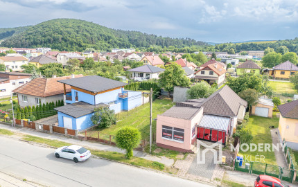Na predaj rozľahlý pozemok s rodinným domom vo Veľkom Šariši