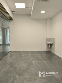 Na prenájom moderný obchodný priestor v centre mesta Malacky