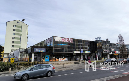 Na prenájom moderný obchodný priestor v centre mesta Malacky