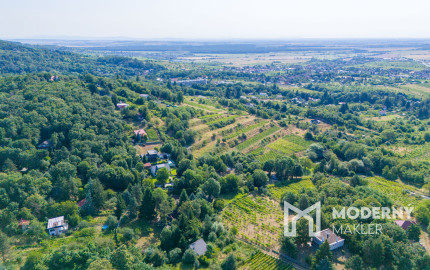 Na predaj slnečný pozemok s jedinečným výhľadom v Modre