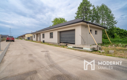 Na predaj nadštandardná 5-izbová novostavba rodinného domu v pokojnej časti Nových Zámkov