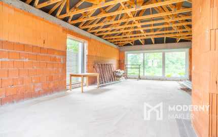 Na predaj nadštandardná 5-izbová novostavba rodinného domu v pokojnej časti Nových Zámkov