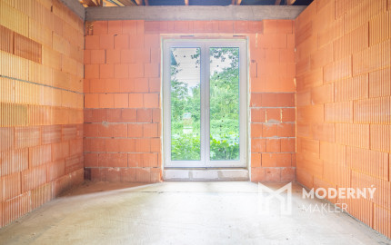 Na predaj nadštandardná 5-izbová novostavba rodinného domu v pokojnej časti Nových Zámkov