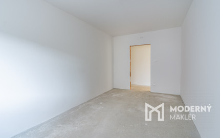 Na predaj priestranný 4-izbový bungalov s terasou v Hrnčiarovciach nad Parnou