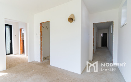 Na predaj moderný 4-izbový rodinný dom s terasou v Hrnčiarovciach nad Parnou