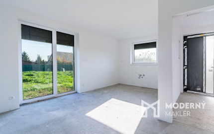 Na predaj jedinečný 4-izbový rodinný dom s terasou v Hrnčiarovciach nad Parnou