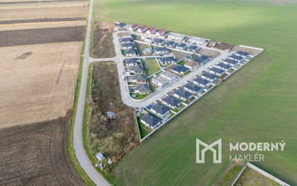 Na predaj lukratívne pozemky v novovybudovanej časti obce Topoľnica