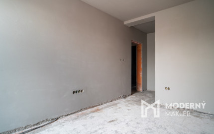 Na predaj nadštandardný 3-izbový byt s vlastnou záhradou v Kráľovej pri Senci