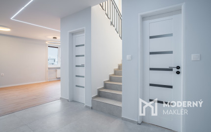 Na predaj štýlovo zrekonštruovaný dvojpodlažný rodinný dom za výhodnú cenu v obci Veľká Mača