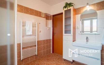 PRENAJATÉ: Na prenájom priestranný 2-izbový byt na Záhradnej ulici v Pezinku