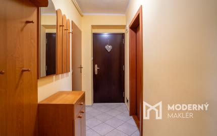 PRENAJATÉ: Na prenájom priestranný 2-izbový byt na Záhradnej ulici v Pezinku