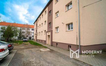 PRENAJATÉ: Na prenájom priestranný 2-izbový byt na Záhradnej ulici v Pezinku