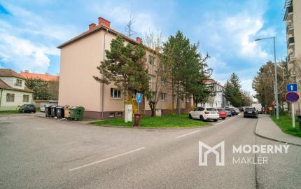 PRENAJATÉ: Na prenájom priestranný 2-izbový byt na Záhradnej ulici v Pezinku