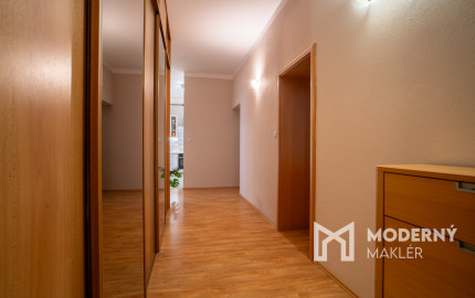 Na predaj kompletne zariadený 3-izbový byt v Trenčíne