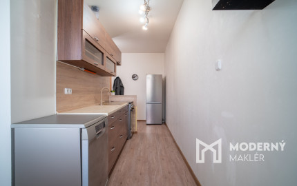 REZERVOVANÉ: Na predaj 1,5-izbový byt v centre Malaciek s investičným potenciálom