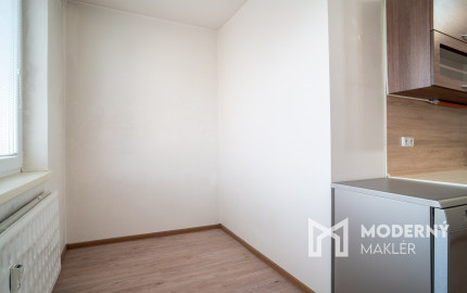 REZERVOVANÉ: Na predaj 1,5-izbový byt v centre Malaciek s investičným potenciálom