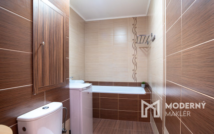 REZERVOVANÉ: Na predaj 1,5-izbový byt v centre Malaciek s investičným potenciálom