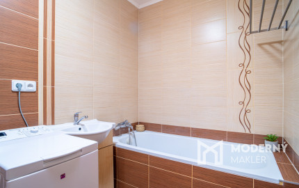 REZERVOVANÉ: Na predaj 1,5-izbový byt v centre Malaciek s investičným potenciálom