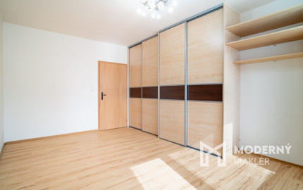 REZERVOVANÉ: Na predaj 1,5-izbový byt v centre Malaciek s investičným potenciálom