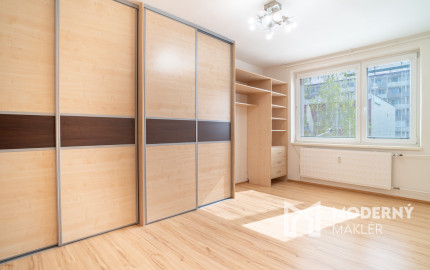 REZERVOVANÉ: Na predaj 1,5-izbový byt v centre Malaciek s investičným potenciálom