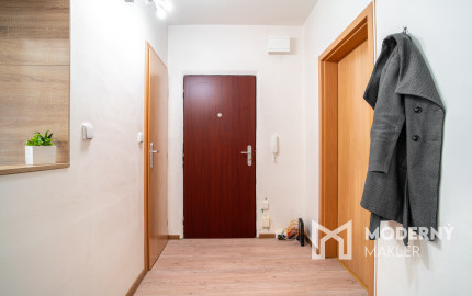 REZERVOVANÉ: Na predaj 1,5-izbový byt v centre Malaciek s investičným potenciálom