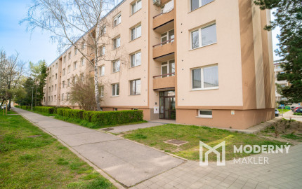 REZERVOVANÉ: Na predaj 1,5-izbový byt v centre Malaciek s investičným potenciálom