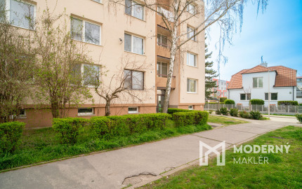 REZERVOVANÉ: Na predaj 1,5-izbový byt v centre Malaciek s investičným potenciálom